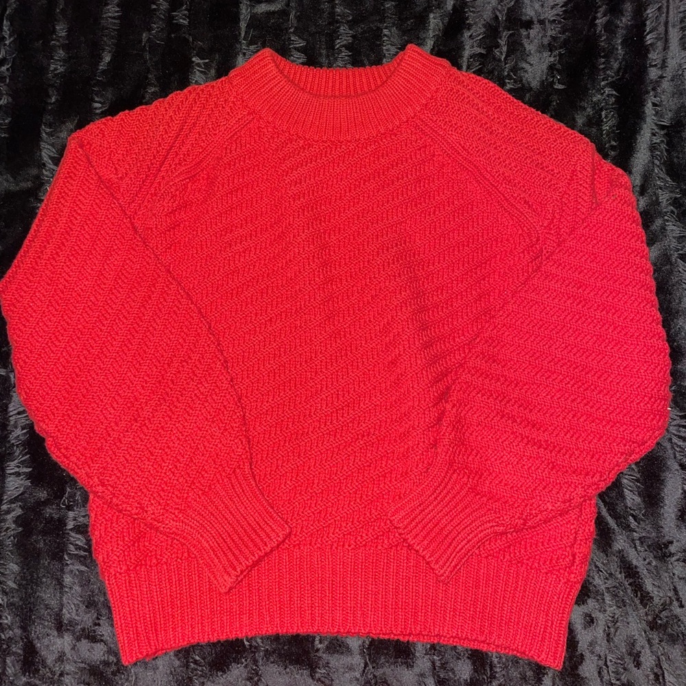 NWOT Women’s Universal Thread red sweater size small